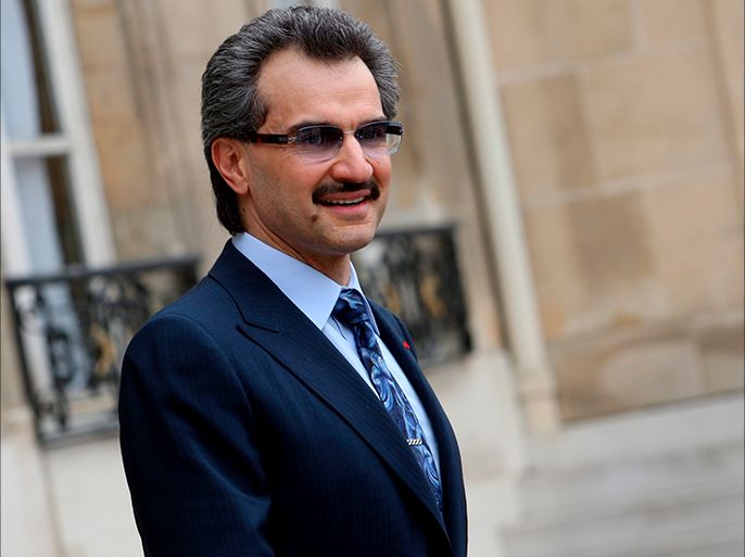 epa01415051 Prince Alwaleed Bin Talal Bin Abdulaziz Al Saud from Saudi Arabia leaves the Elysee Palace, in Paris, France, 16 July 2008, after a meeting with French President Nicolas Sarkozy. Both will arrive at the Louvre Museum to put the first stone of the Islamic Arts Room after the meeting. EPA/LUCAS DOLEGA