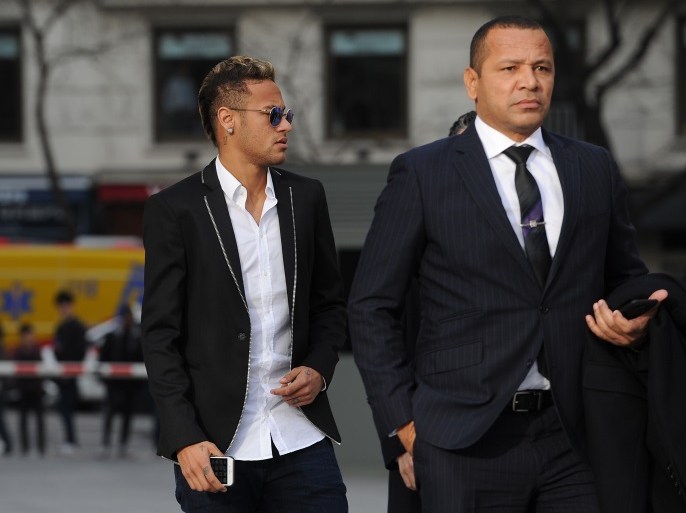 MADRID, SPAIN - FEBRUARY 02: Neymar of FC Barcelona arrives at the National Court accompanied with his father Neymar da Silva Santos on February 2, 2016 in Madrid, Spain. Neymar is due to give evidence in over allegations of corruption and fraud surrounding his transfer to FC Barcelona. (Photo by Denis Doyle/Getty Images)