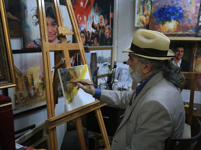 فنان عراقي في تركيا يرسم لوحات زيتية بلون الحرب