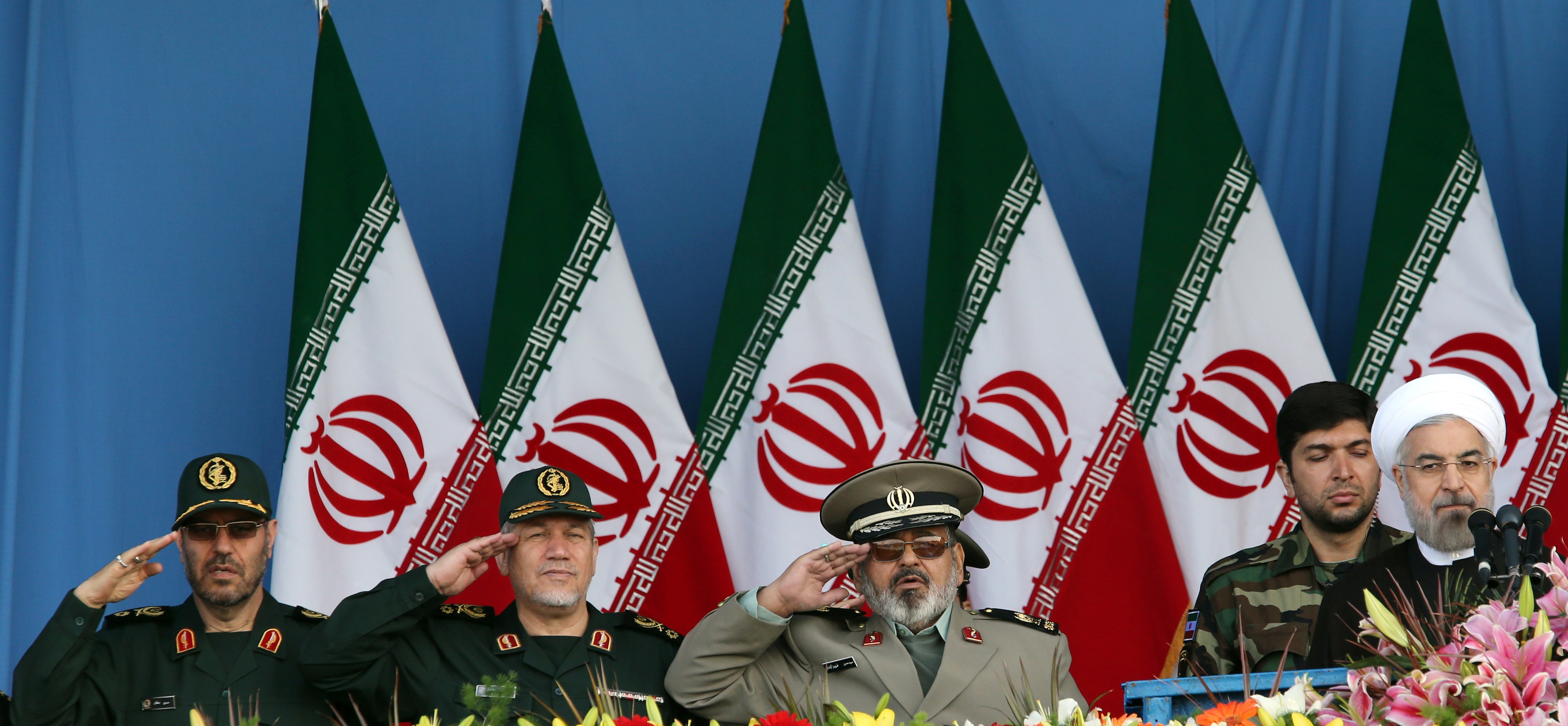 روحاني لديه شيء أيضا ليس لدى الحرس الثوريّ والمرشد الأعلى: ألا وهو الشرعيّة بين الجمهور. ففي نهاية الأمر فإنّ الرئيس مسؤول أمام صندوق الاقتراع  (الأوروبية)
