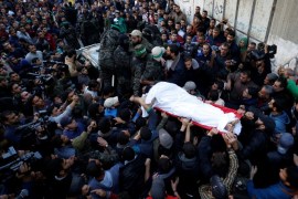 ATTENTION EDITORS - VISUAL COVERAGE OF SCENES OF INJURY OR DEATH Mourners and Palestinian Hamas militants carry the body their comrade, who was killed in an Israeli airstrike, during his funeral in Gaza City December 9, 2017. REUTERS/Mohammed Salem TEMPLATE OUT