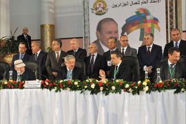 اجتماع الحكومية مع رجال الأعمال والاتحاد العام للعمال الجزائريين حيث أعلن أويحي قراره.