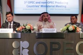 Russian Energy Minister Alexander Novak, Saudi Arabia's Oil Minister Khalid al-Falih and OPEC Secretary General Mohammad Barkindo address a news conference after an OPEC meeting in Vienna, Austria, November 30, 2017. REUTERS/Heinz-Peter Bader