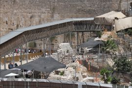 جانب من الحفريات التي تنفذها سلطات الاحتلال في منطقة الجدار الغربي للمسجد الأقصى المبارك (الجزيرة نت