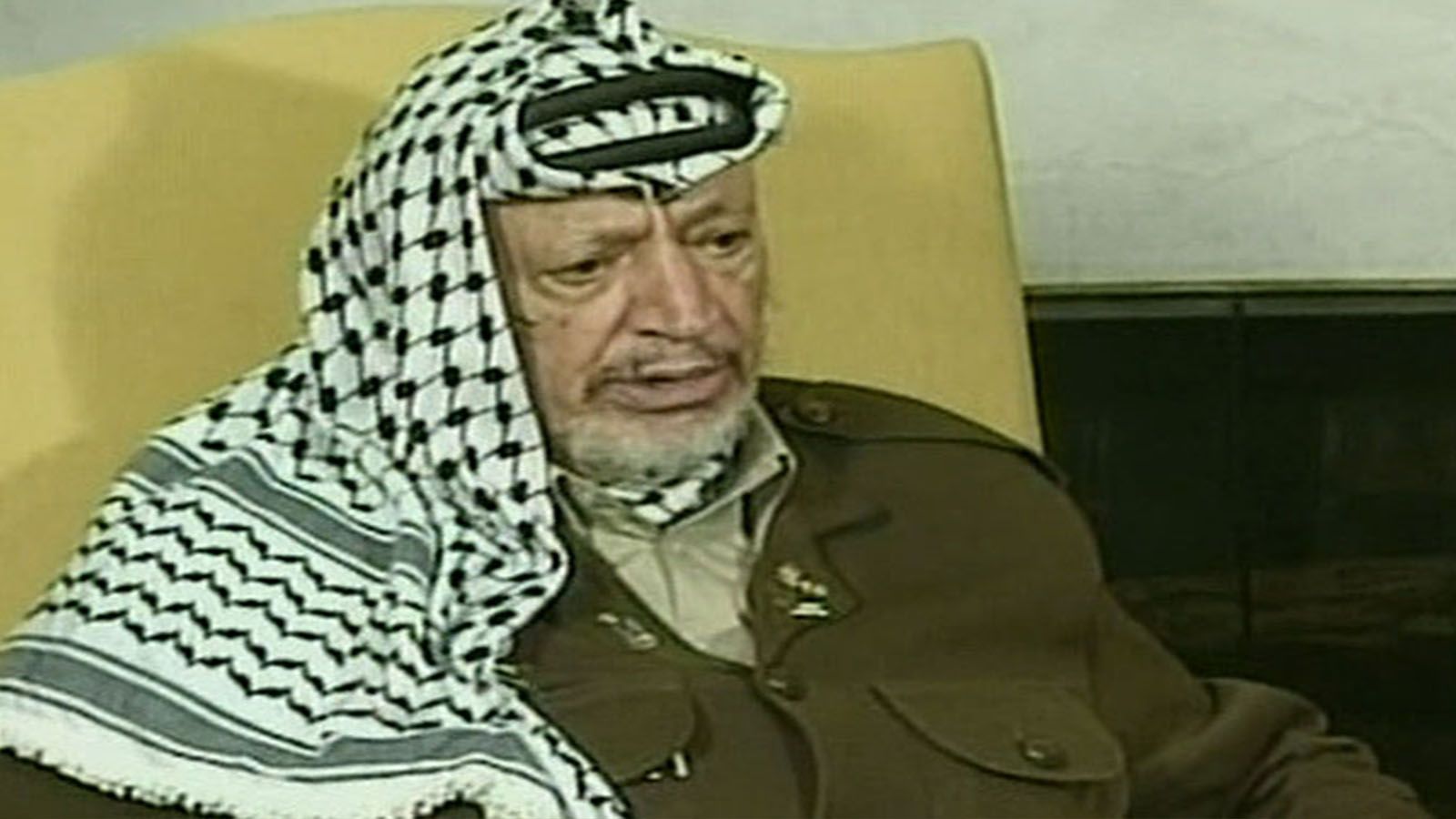 بعد انسداد أفق التسوية عقب صعود اليمين الإسرائيلي لسدة الحكم في إسرائيل بعد اغتيال إسحاق رابين عام1995م-، حاول الرئيس الراحل ياسر عرفات الضغط على إسرائيل من خلال إصراره على إطلاق انتفاضة الأقصى