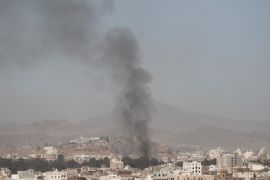 Smoke rises after an airstrike in Sanaa, Yemen December 15, 2017. REUTERS/Mohamed al-Sayaghi