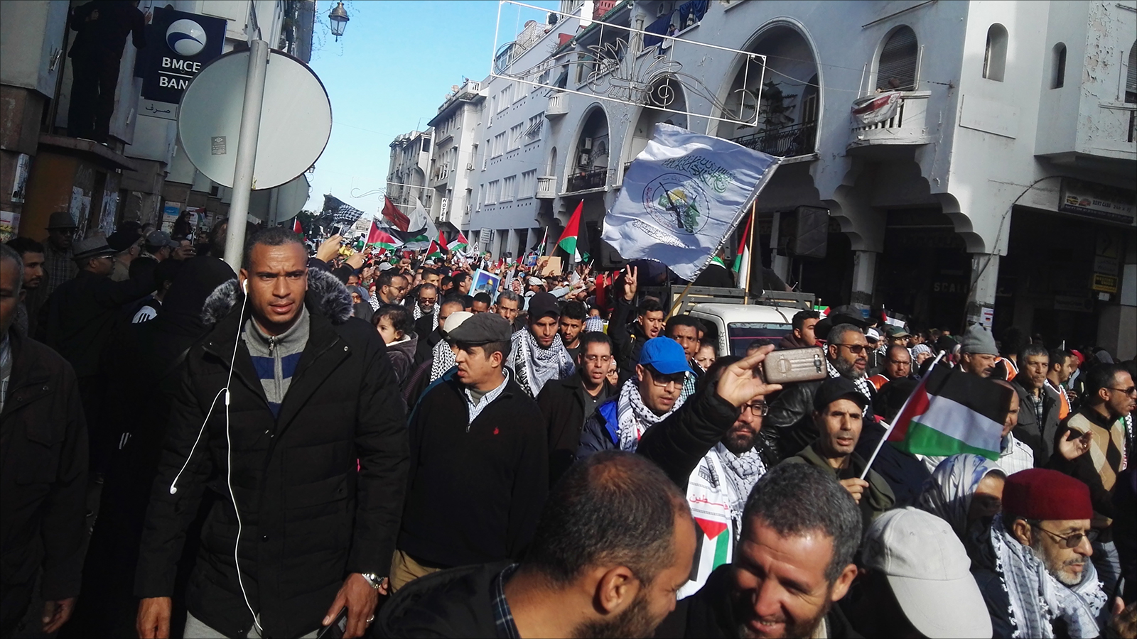 مسيرة شعبية تضامنا مع القدس في الرباط (الجزيرة)