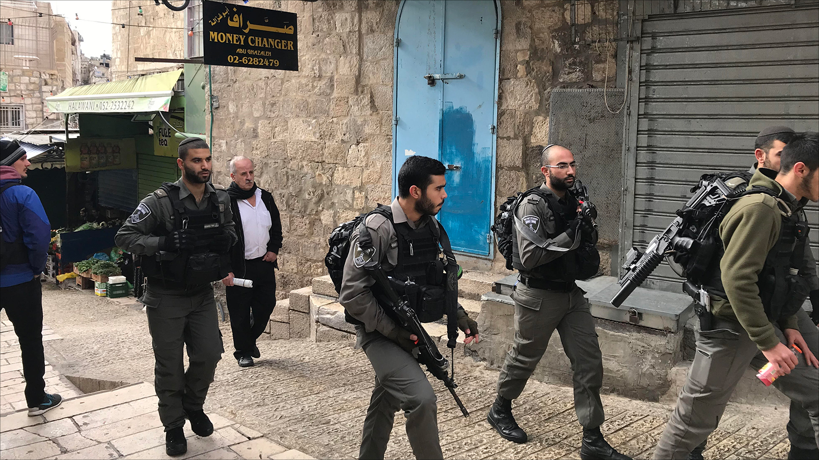 الاحتلال يعزز قواته في القدس منذ ساعات الصباح (الجزيرة)