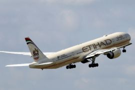 FILE PHOTO: An Etihad Airways Boeing 777-3FX company aircraft takes off at the Charles de Gaulle airport in Roissy, France, August 9, 2016. REUTERS/Jacky Naegelen/File Photo