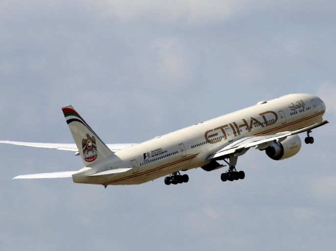 FILE PHOTO: An Etihad Airways Boeing 777-3FX company aircraft takes off at the Charles de Gaulle airport in Roissy, France, August 9, 2016. REUTERS/Jacky Naegelen/File Photo
