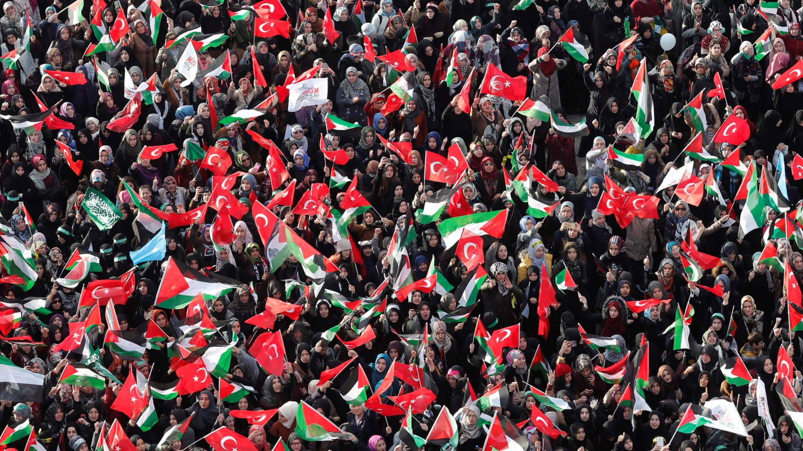 مظاهرات تركية احتجاجا على قرار ترمب بشأن القدس (رويترز)