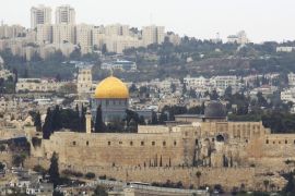 bllogs القدسA general view of Jerusalem's old city shows the Dome of the Rock in the compound known to Muslims as Noble Sanctuary and to Jews as Temple Mount, October 25, 2015. Palestinian officials reacted warily on Sunday to what U.S. Secretary of State John Kerry hailed as Jordan's "excellent suggestion" to calm Israeli-Palestinian violence by putting a sensitive Jerusalem holy site under constant video monitoring. REUTERS/Amir Cohen