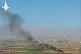 صور نشرها ناشطون للدخان المتصاعد من المنطقة التي سقطت بها الطائرة المروحية في مزرعة بيت جن بريف دمشق الغربي.