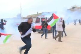 قوات الاحتلال الإسرائيلي تقمع بالقوة وقفة احتجاجية تضامنا مع الفتاة الأسيرة عهد التميمي أمام سجن عوفر