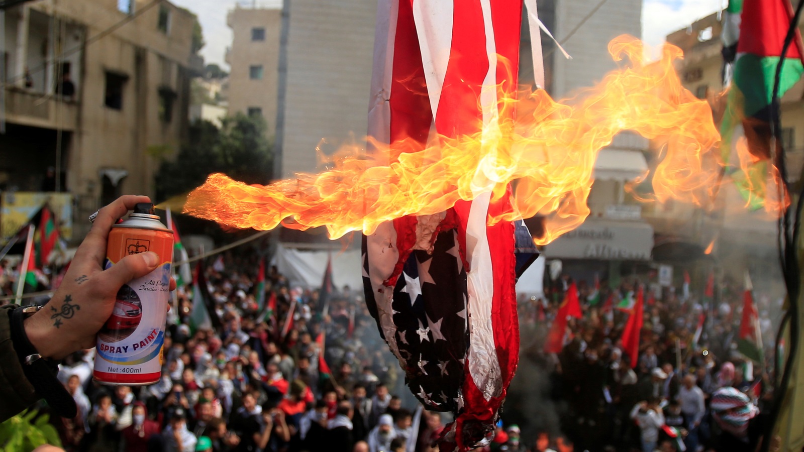 لبنان يشهد احتجاجات غاضبة على قرار الرئيس الأميركي الاعتراف بالقدس عاصمة لإسرائيل (رويترز)