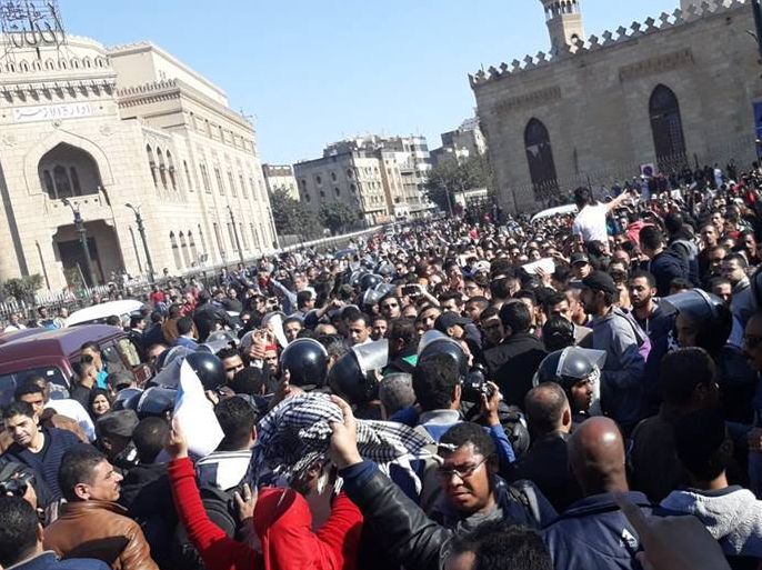 احتجاجات بالأزهر الجمعة ضد اعتراف ترامب بالقدس عاصمة لإسرائيل (المصدر: موقع الجزيرة مصر على فيسبوك