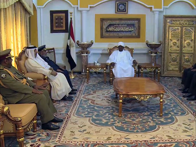 رئيس أركان القوات المسلحة القطرية يلتقي يجري مباحثات مع الرئيس السوداني عمر البشير