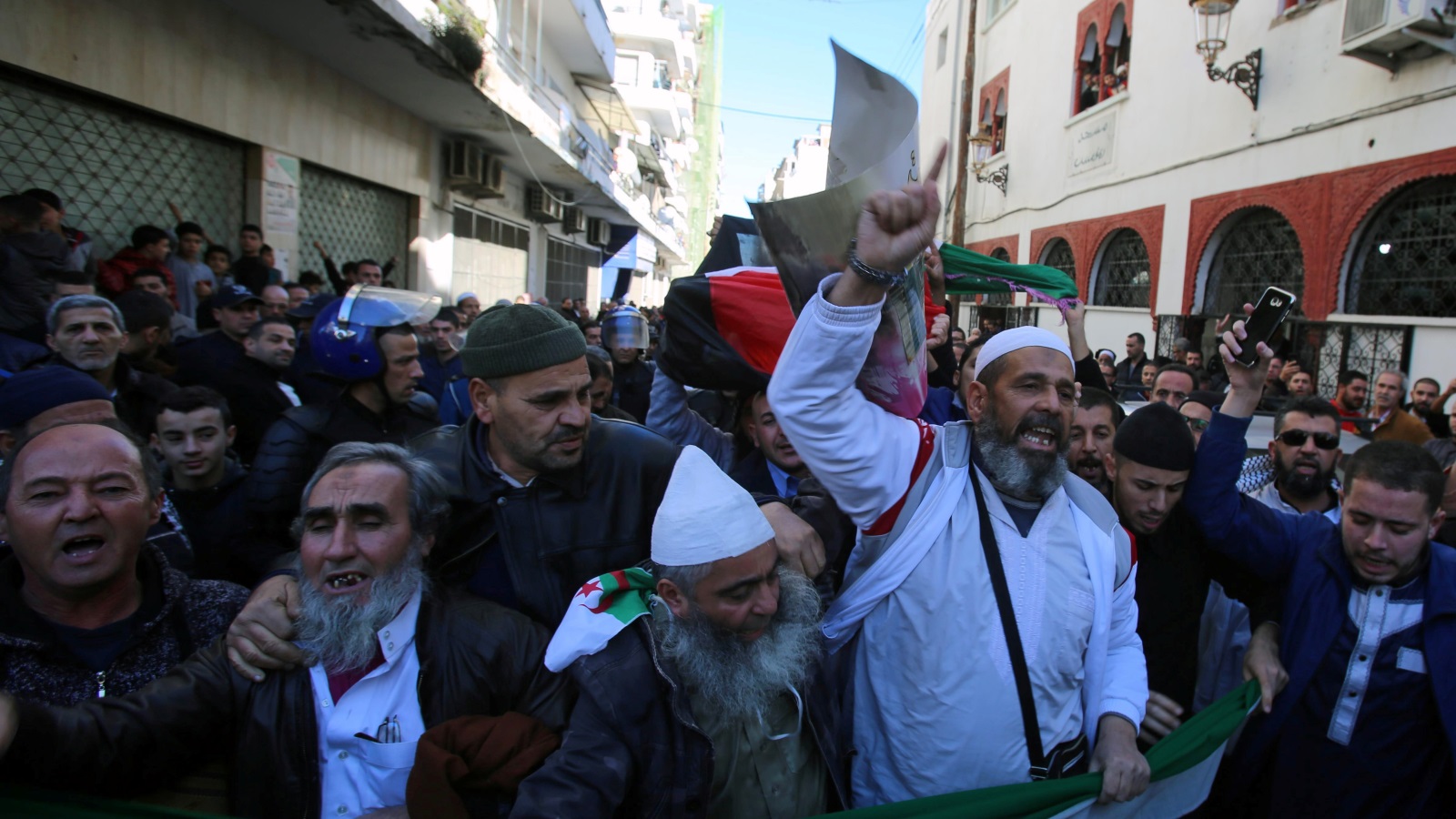 متظاهرون ينددون بقرار ترمب في الجزائر العاصمة 
