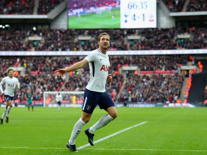 LONDON, ENGLAND - DECEMBER 26: Harry Kane of Tottenham Hotspur celebrates after scoring his sides fifth goal during the Premier League match between Tottenham Hotspur and Southampton at Wembley Stadium on December 26, 2017 in London, England. (Photo by Catherine Ivill/Getty Images)