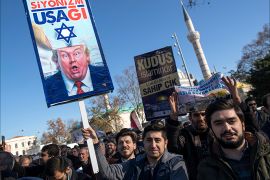 epa06376611 Protestors shouts slogans against US President Donald Trump as they hold a caricature of him during a protest against the Israel and US after Friday prayer in Istanbul, Turkey, 08 December 2017. US president Donald J. Trump on 06 December announced he is recognising Jerusalem as the Israel capital and will relocate the US embassy from Tel Aviv to Jerusalem. EPA-EFE/TOLGA BOZOGLU