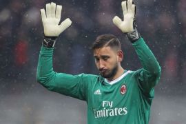 MILAN, ITALY - DECEMBER 10: Gianluigi Donnarumma of AC Milan salutes the fans at the end of the Serie A match between AC Milan and Bologna FC at Stadio Giuseppe Meazza on December 10, 2017 in Milan, Italy. (Photo by Marco Luzzani/Getty Images)
