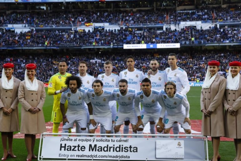 MADRID, SPAIN - DECEMBER 23: The Real Madrid team line up prior to the La Liga match between Real Madrid and Barcelona at Estadio Santiago Bernabeu on December 23, 2017 in Madrid, Spain. (Photo by Gonzalo Arroyo Moreno/Getty Images)