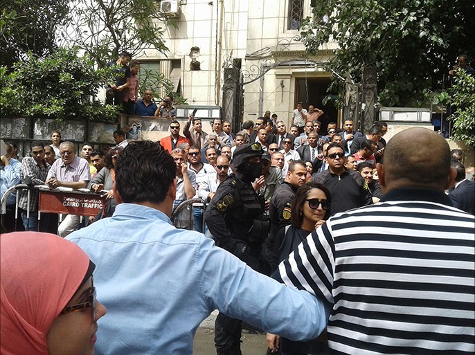 تحدى الصحفيون حصار الداخلية لنقابتهم قبل عام. (تصوير خاص لتظاهرات الصحفيين أمام نقابتهم ـ مايو 2016 ـ القاهرة).