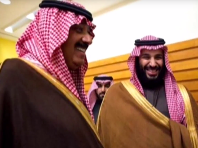 الأمير متعب بن عبد الله (يسار) بصحبة ولي العهد السعودي الأمير محمد بن سلمان.png