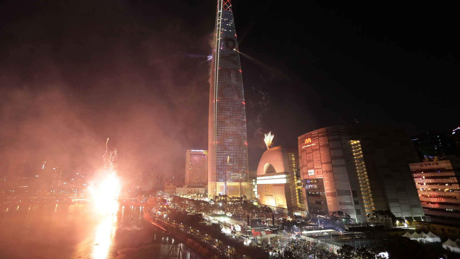 ‪عاصمة كوريا الجنوبية تزينت لمقدم العام الجديد‬ (غيتي)