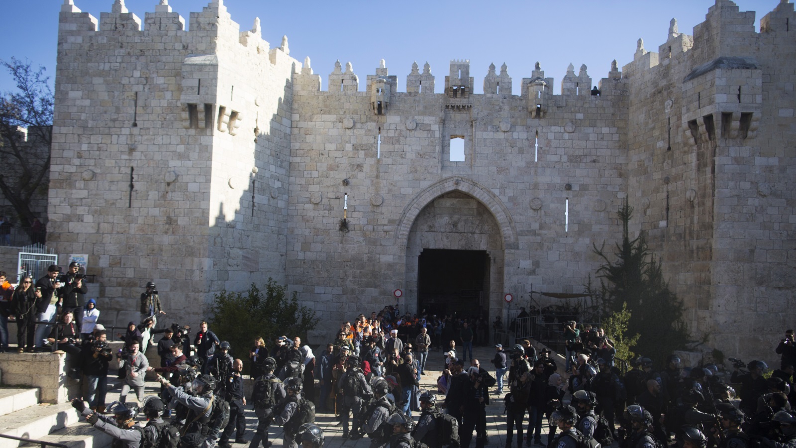 ‪انتشار أمني إسرائيلي كثيف في البلدة القديمة بمدينة القدس المحتلة‬ (غيتي)