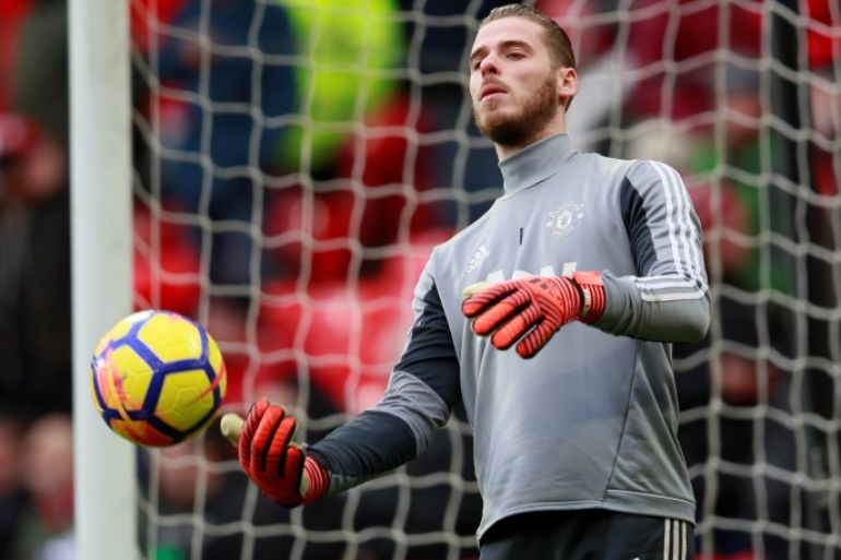 Soccer Football - Premier League - Manchester United vs Brighton &amp; Hove Albion - Old Trafford, Manchester, Britain - November 25, 2017 Manchester United's David De Gea warms up before the game Action Images via Reuters/Jason Cairnduff EDITORIAL USE ONLY. No use with unauthorized audio, video, data, fixture lists, club/league logos or