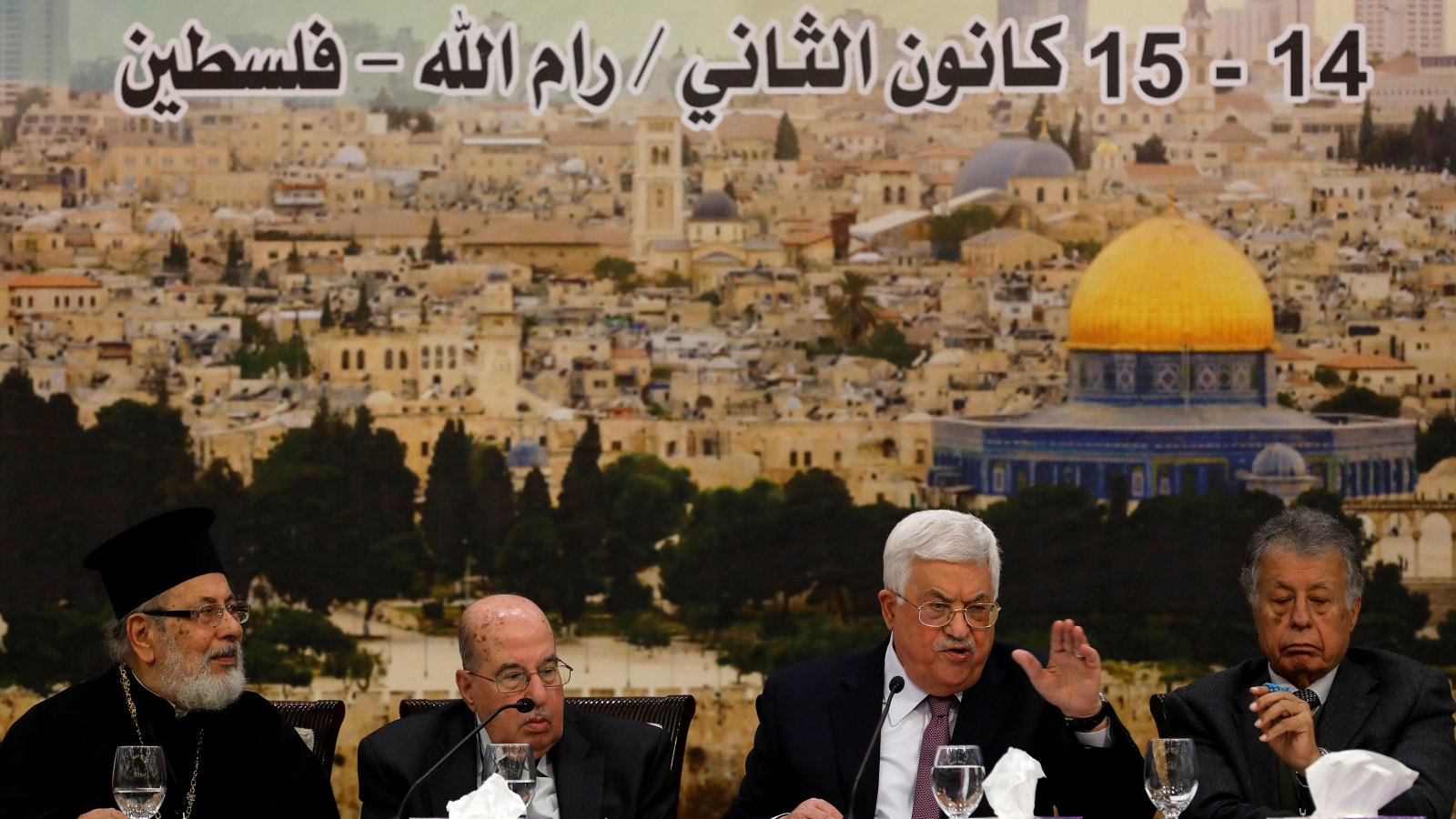 ‪(رويترز)‬ المجلس الوطني الفلسطيني قرر تكليف اللجنة التنفيذية لمنظمة التحرير الفلسطينية بتعليق الاعتراف بإسرائيل