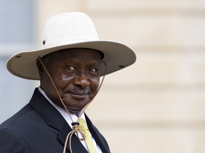 epa05547734 Ugandan President Yoweri Kaguta Museveni leaves after a meeting with French President Francois Hollande (not pictured) at the Elysee Palace in Paris, France, 19 September 2016.