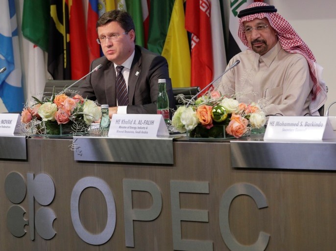 Russian Energy Minister Alexander Novak (L) and Saudi Arabia's Oil Minister Khalid al-Falih address a news conference after an OPEC meeting in Vienna, Austria, November 30, 2017. REUTERS/Heinz-Peter Bader