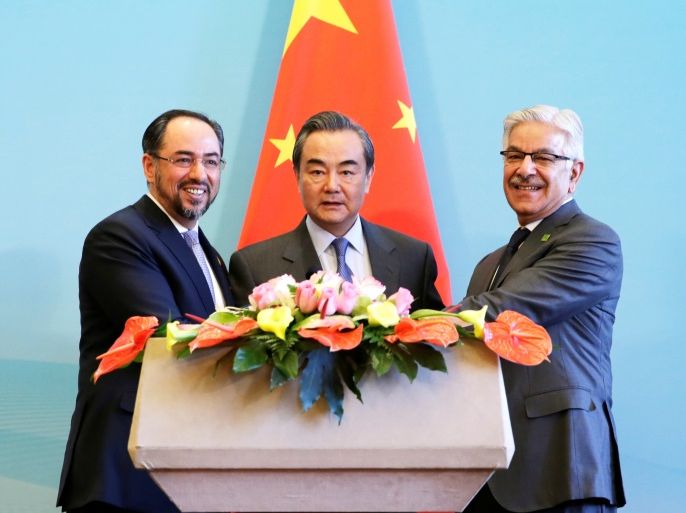 (L to R) Afghan Foreign Minister Salahuddin Rabbani, Chinese Foreign Minister Wang Yi and Pakistani Foreign Minister Khawaja Asif attend a joint news conference after the 1st China-Afghanistan-Pakistan Foreign Ministers' Dialogue in Beijing, China, December 26, 2017. REUTERS/Jason Lee
