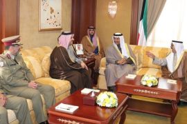 وزير الدولة القطري لشؤون الدفاع خالد العطية في اجتماع بالكويت مع رئيس الوزراء الكويتي