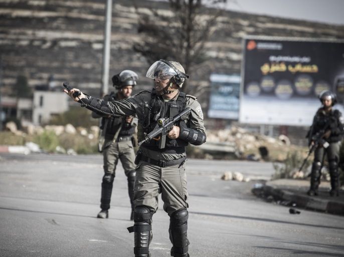 RAMALLAH, WEST BANK - DECEMBER 15: Israeli soldiers react after they shot a man with a suspect device attached to his belt on December 15, 2017 in Ramallah, West Bank. Reports say Israeli military troops came under a stabbing attack by the man near the West Bank city of Ramallah. (Photo by Ilia Yefimovich/Getty Images)