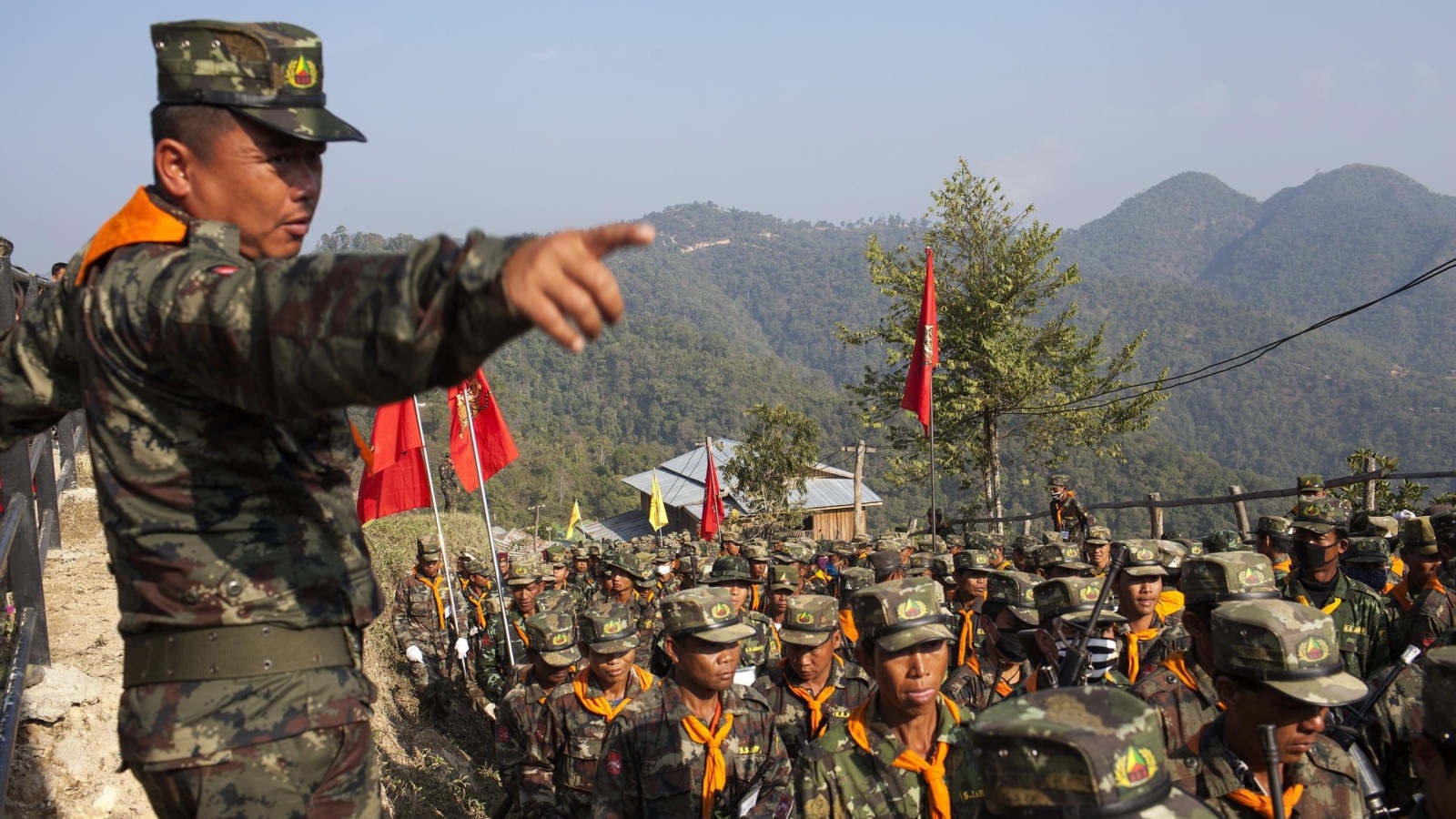 جيش ميانمار حارب عقودا ضد شعب بلاده (رويترز)