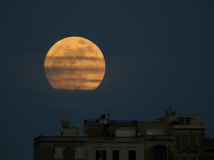 A 'supermoon' full moon is seen rising in Pieta, Malta, January 1, 2018. REUTERS/Darrin Zammit Lupi TPX IMAGES OF THE DAY