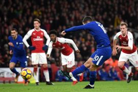 LONDON, ENGLAND - JANUARY 03: Eden Hazard of Chelsea scores his sides first goal from the penalty spot during the Premier League match between Arsenal and Chelsea at Emirates Stadium on January 3, 2018 in London, England. (Photo by Shaun Botterill/Getty Images)