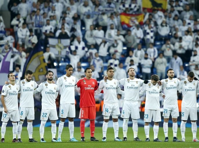 MADRID, SPAIN - DECEMBER 06: The Real Madrid team line up prior to the UEFA Champions League group H match between Real Madrid and Borussia Dortmund at Estadio Santiago Bernabeu on December 6, 2017 in Madrid, Spain. (Photo by Gonzalo Arroyo Moreno/Getty Images)