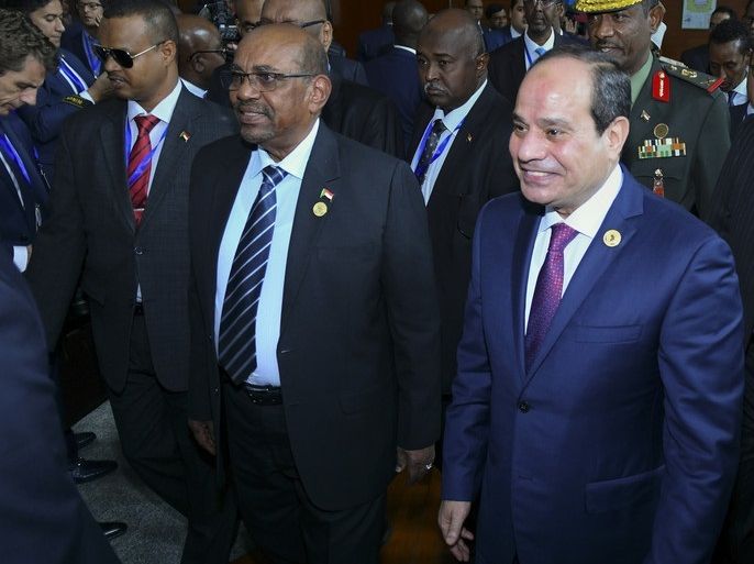 epa06480012 President of Sudan Omar al-Bashir (L) and President of Egypt Abdel Fattah al-Sisi (R) arrive at the 30th Ordinary Session of the African Union (AU) Summit in Addis Ababa, Ethiopia, 28 January 2018. African leaders and the United Nations Secretary-General Antonio Guterres will discuss politcal and security issues under the theme 'Winning the Fight against Corruption: A Sustainable Path to Africa's Transformation'. EPA-EFE/STR