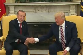 بيد يصافحون أردوغان وبالأخرى يطعنونه