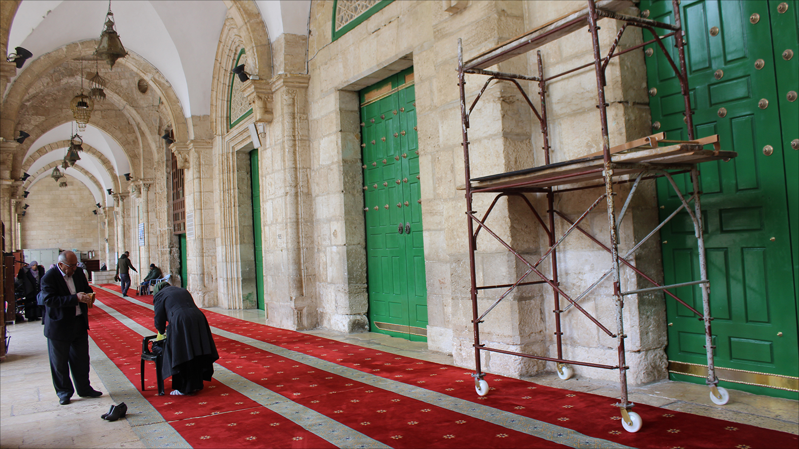 الاحتلال أوقف أعمال ترميم أبواب المصلى القبلي بالمسجد الأقصى (الجزيرة)