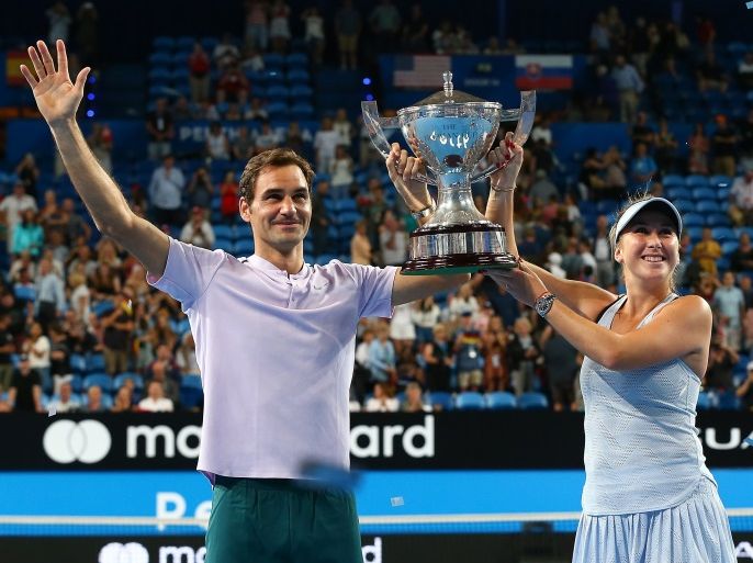PERTH, AUSTRALIA - JANUARY 06: Roger Federer and Belinda Bencic of Switzerland pose with the Hopman Cup trophy after defeating Alexander Zverev and Angelique Kerber of Germany in the final on day eight during the 2018 Hopman Cup at Perth Arena on January 6, 2018 in Perth, Australia. (Photo by Paul Kane/Getty Images)