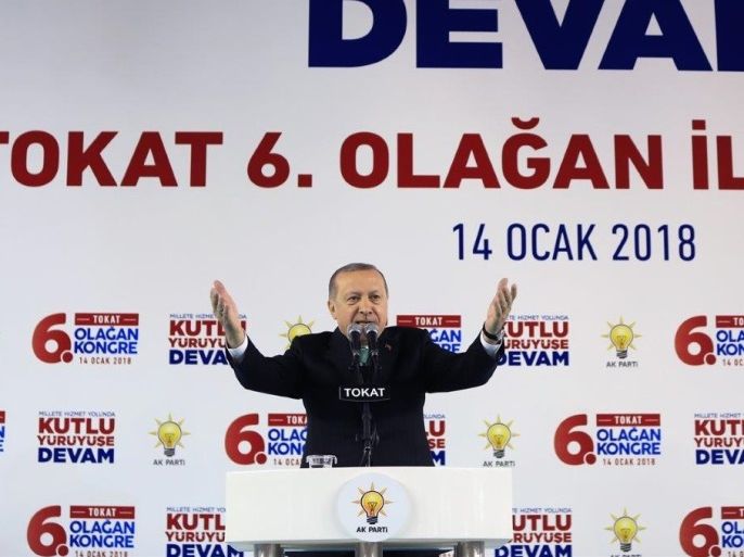 الرئيس التركي رجب طيب أردوغان خلال مشاركته في المؤتمر الاعتيادي السادس لحزب العدالة والتنمية بولاية توكات وسط تركيا