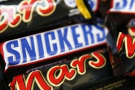 Mars and Snickers bars are seen in this picture illustration taken February 23, 2016. U.S. chocolate maker Mars Inc announced a recall of chocolate bars and other products in 55 countries after bits of plastic were found in one of its products, the Associated Press reported on Tuesday. A statement posted on the website of the Netherlands Food and Consumer Product Safety Authority said Mars recalled Snickers, Mars, Milky Way, Celebrations and Mini Mix after a piece of plastic was found in one of its products that could cause choking. REUTERS/Stefan Wermuth/Illustration