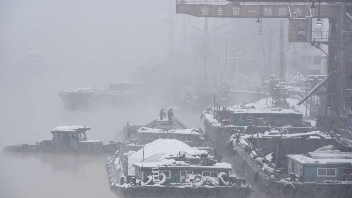 Workers on a coal carrier prepare to offload coal on Liyun River in Huai'an, Jiangsu province, China January 4, 2018. Picture taken January 4, 2018. REUTERS/Stringer ATTENTION EDITORS - THIS IMAGE WAS PROVIDED BY A THIRD PARTY. CHINA OUT.
