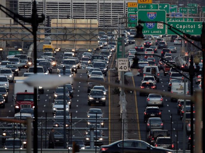 Rush-hour traffic passes through Washington, U.S., December 20, 2016. REUTERS/Joshua Roberts