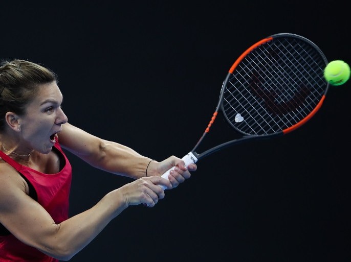 BEIJING, CHINA - OCTOBER 04: Simona Halep of Romania returns a shot against Maria Sharapova of Russia during the Women's singles 3rd round on day five of 2017 China Open at the China National Tennis Centre on October 4, 2017 in Beijing, China. (Photo by Lintao Zhang/Getty Images)